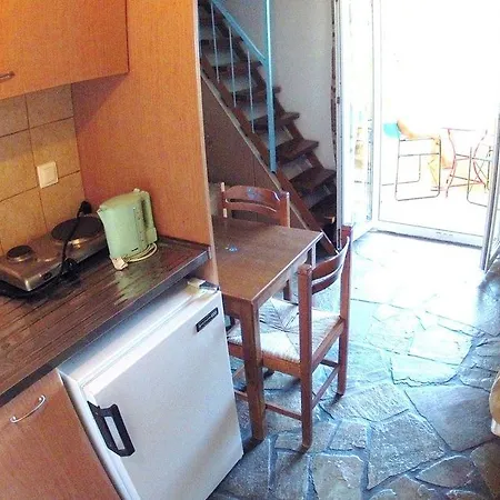 Rena Ξενοδοχείο με διαμερίσματα Μπατσί