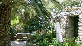 Hotel apartamentowy Rena Batsi